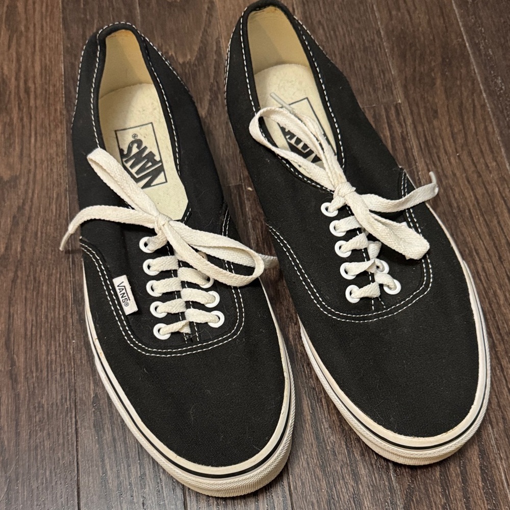 Vans Men's Black and White Canvas Sneakers